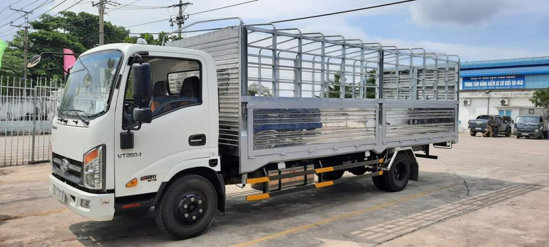 VEAM VT260T THÙNG MUI BẠT MÁY ISUZU LỌT LÒNG THÙNG 6,2 MÉT - SẢN XUẤT 2023